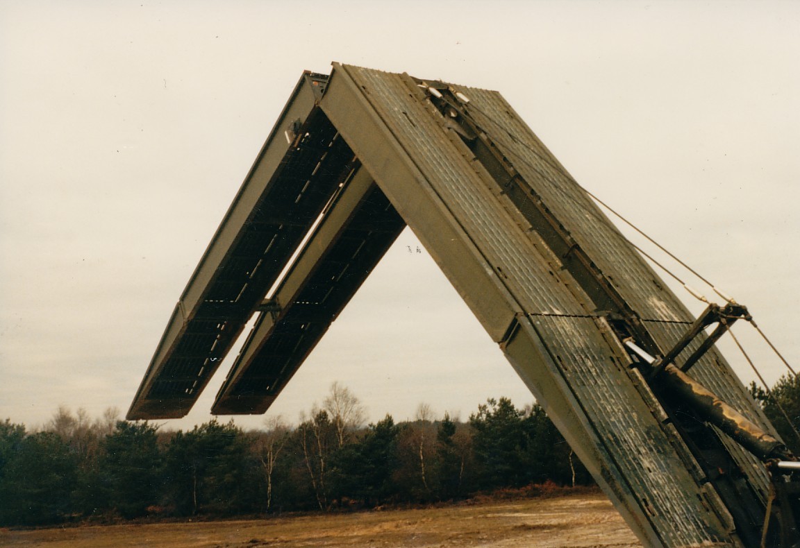 Tank bridge